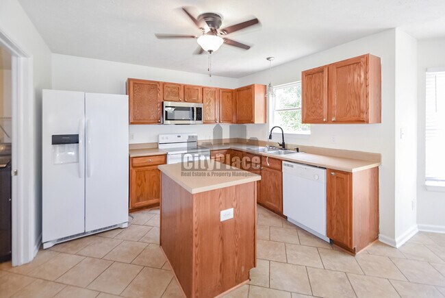 Building Photo - 1394 Fall Ridge Dr