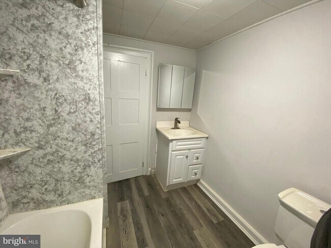 Building Photo - 2063 Hill Rd