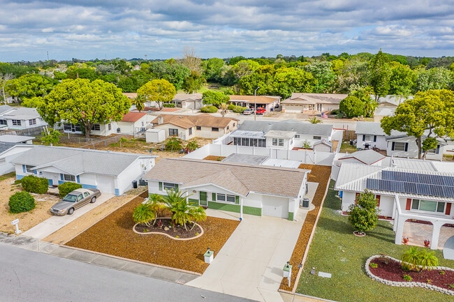 Building Photo - 7715 Sue Ellen Dr