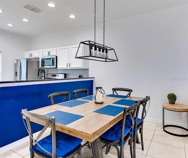 Building Photo - 3024 Secret Lake Dr