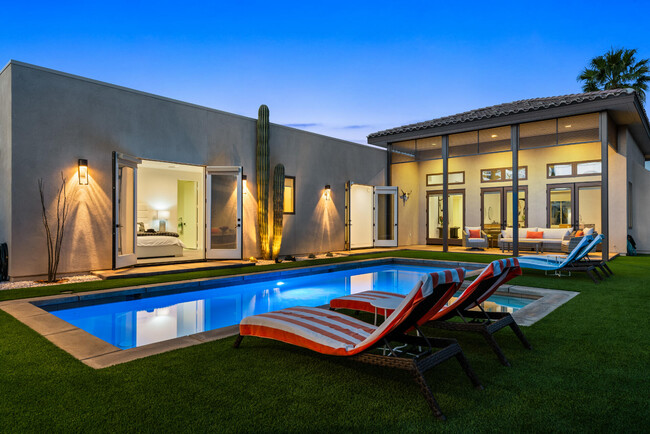 Building Photo - 57887 Salida del Sol