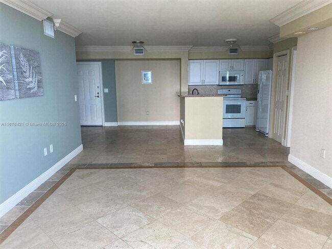 Building Photo - 1155 Brickell Bay Dr