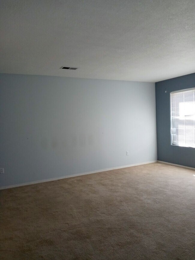 Building Photo - Enchanted Hills