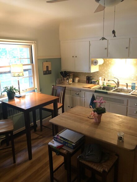 Kitchen - 6533 W Wisconsin Ave