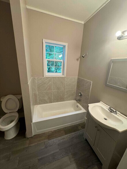 Building Photo - 120 W 18th St