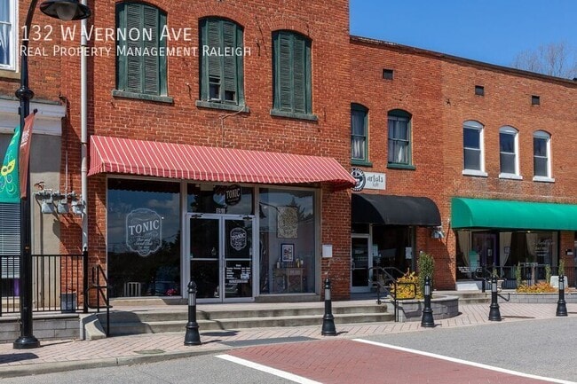 Building Photo - 132 W Vernon Ave