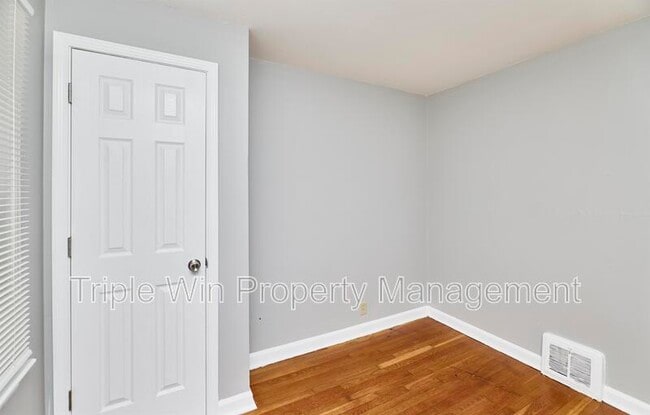 Building Photo - 10128 Ashbrook Dr