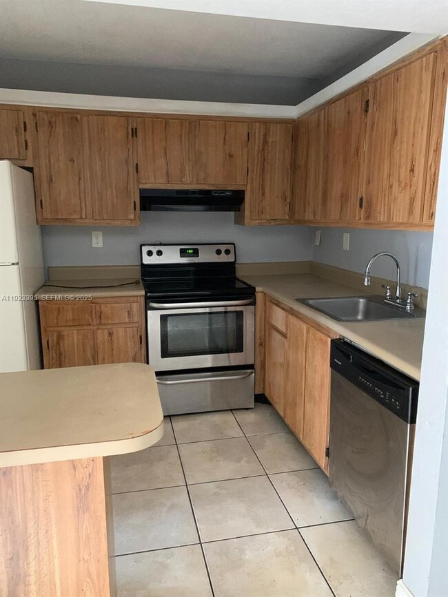 Primary Photo - 20320 NE 3rd Ct