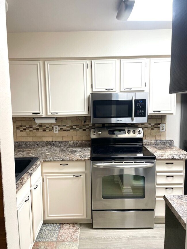 Building Photo - Town home for rent in The Aspens townhome neighborhood 2b, 1 bath