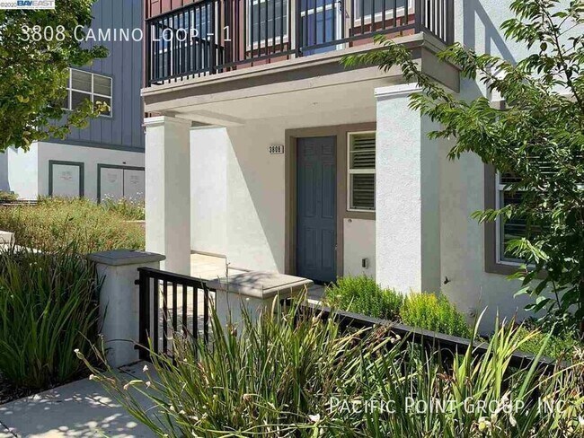 Building Photo - 3808 Camino Lp