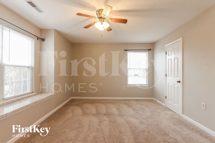 Building Photo - 2242 Valley Creek Way
