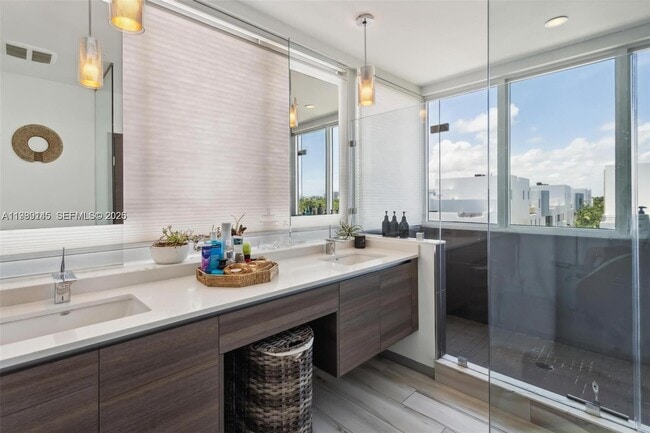 Building Photo - 101 N Shore Dr