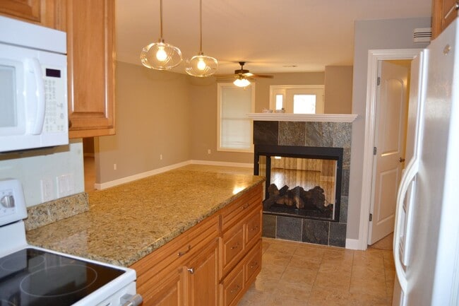 Building Photo - East Gate Area | Home | Unfurnished