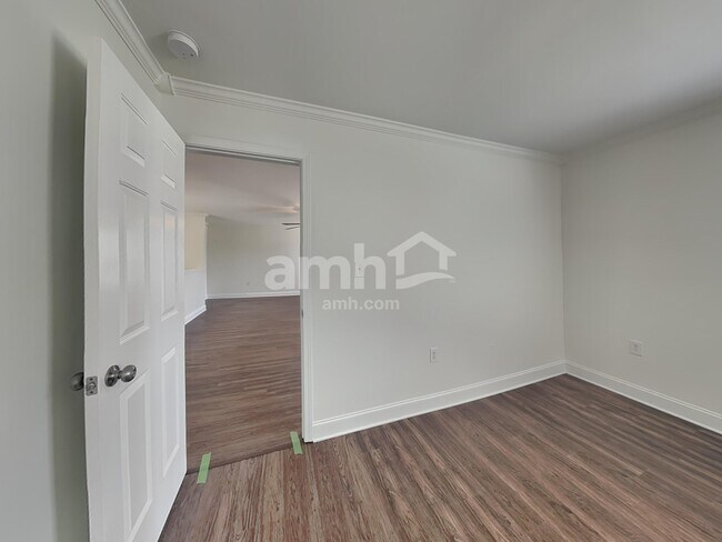 Building Photo - 1005 Theodore Ln