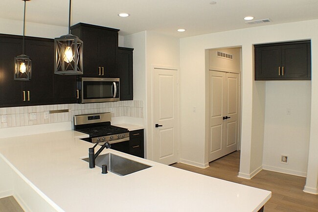 Building Photo - Hyde Park Gated Community with Resort Like Amenities