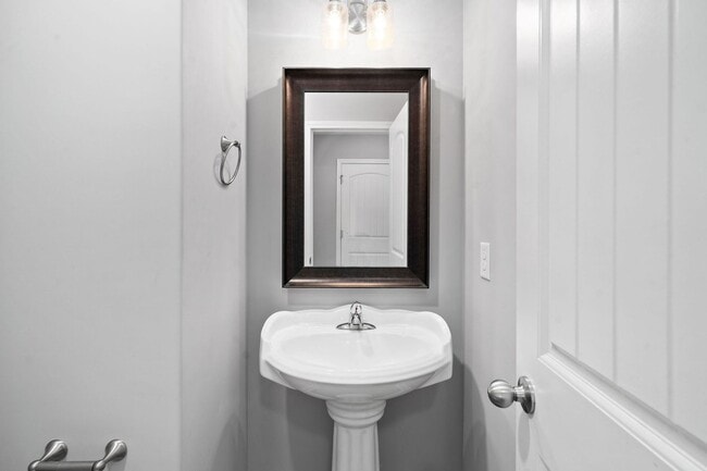 Building Photo - Pet Friendly Three Bedroom with Bonus!