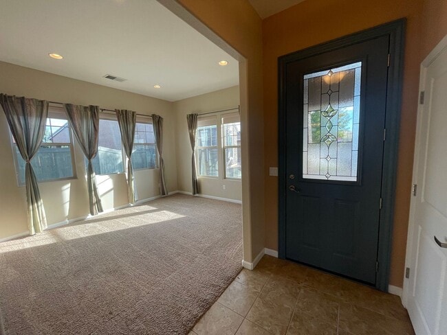 Building Photo - Sparks Home in Gated Community!