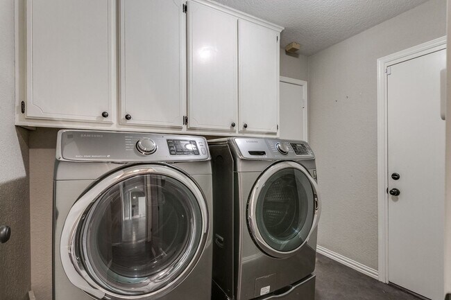 Building Photo - 1309 Fox Lake Ln