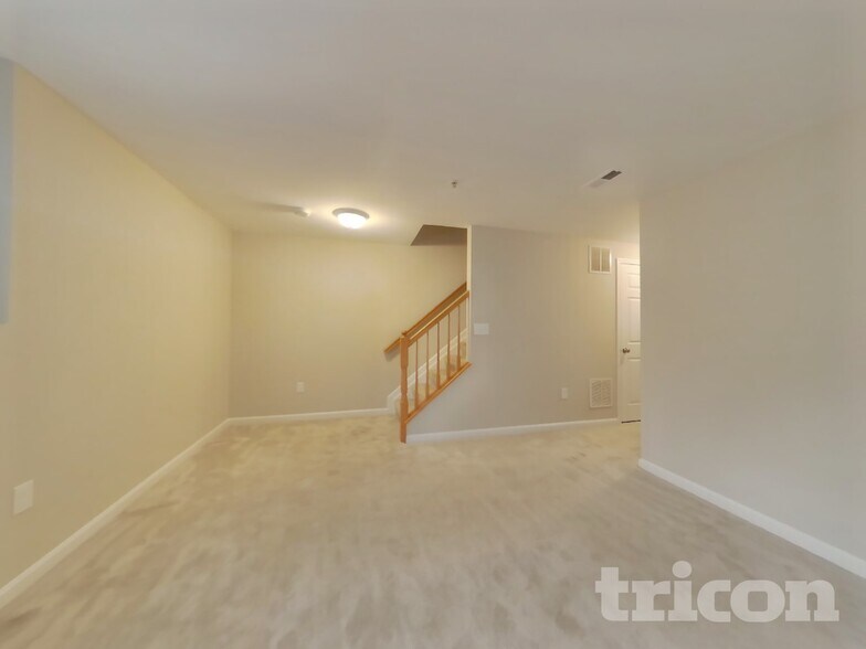 Building Photo - 11012 Mary Digges Pl