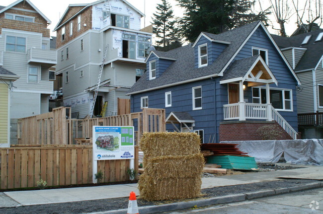 Building Photo - Dravus Court