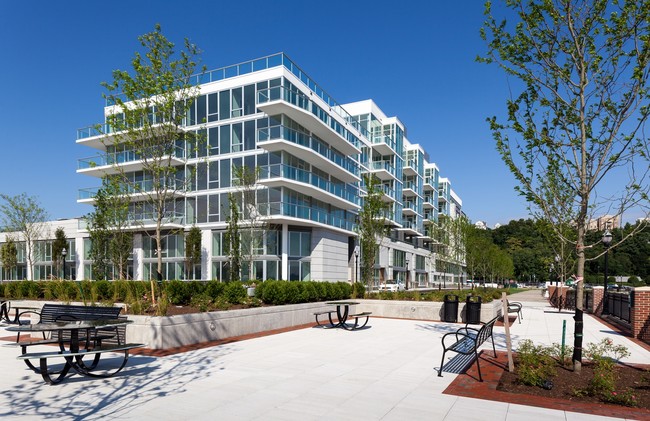 Building Photo - 1000 Avenue at Port Imperial