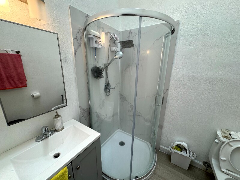 Building Photo - 1348 Park St