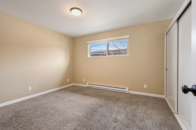 Building Photo - 2720 14th Ave S