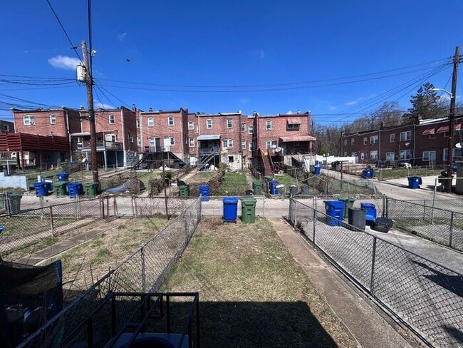 Building Photo - 3 Bedroom with Fenced in Rear Yard