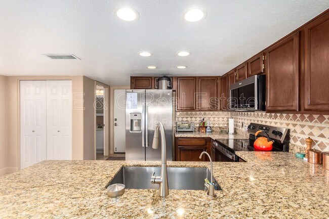 Building Photo - 1836 N Stapley Dr