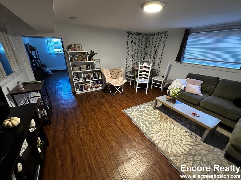 Primary Photo - 61 Selkirk Rd