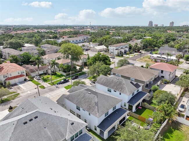 Building Photo - 307 S Arrawana Ave