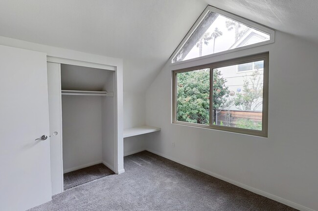Building Photo - San Carlos West 2story with Canyon Views 5...