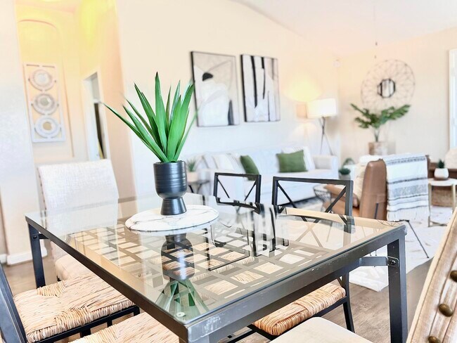 Building Photo - 11235 Silver Rose