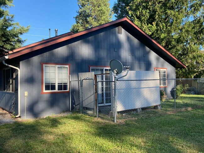 Building Photo - 1821 Spruce St