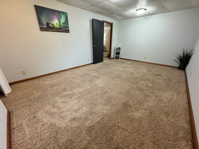 Building Photo - 215 Greenbush Dr