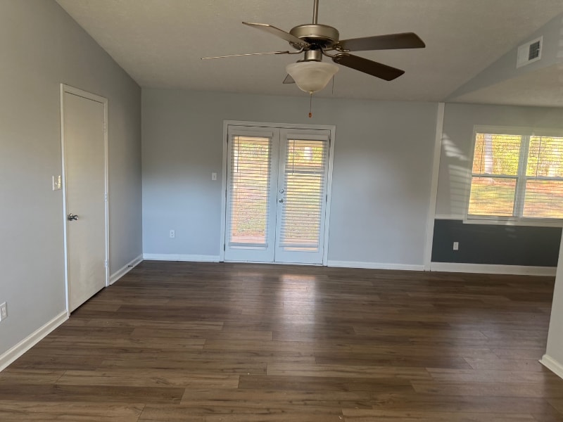 Building Photo - 530 Bell Rd SE