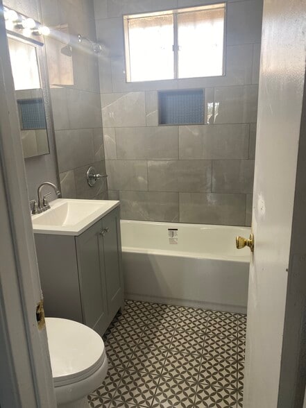 Bathroom - 213 E Reeve St
