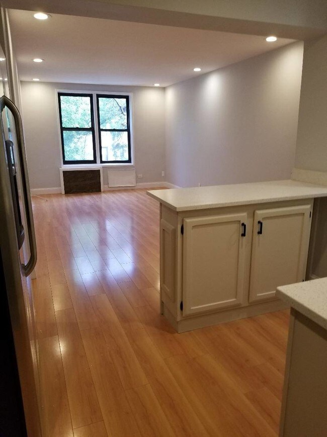 Building Photo - 140-17 84th Dr