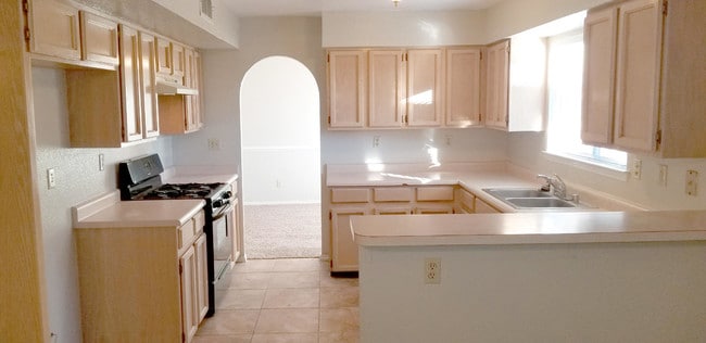 Building Photo - 6928 Crown Ridge Dr
