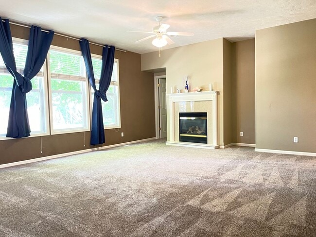 Building Photo - Beautiful 4 bed 2.5 bath 3000+sq ft