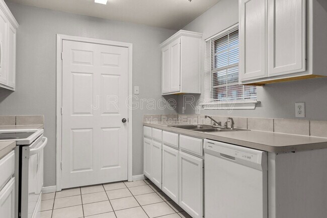 Building Photo - 10217 Hyacinth Ln