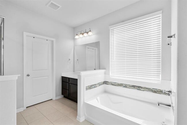 Building Photo - 2405 Bayrose Dr