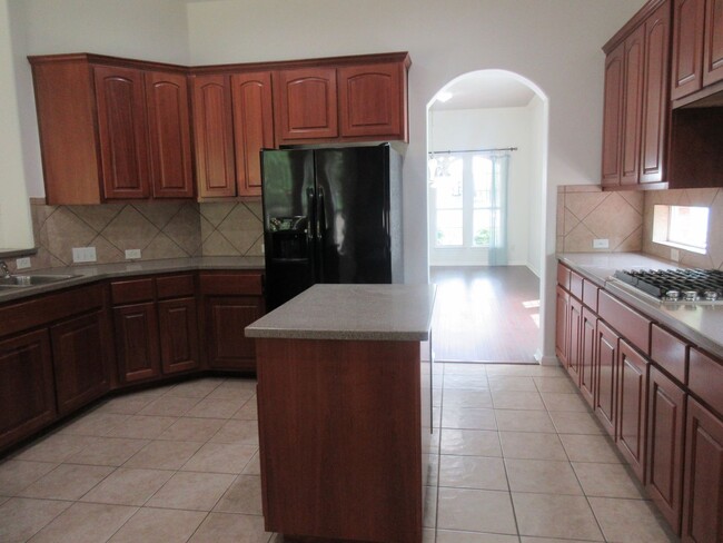 Building Photo - Large 4-bedroom with Office in the Estates...