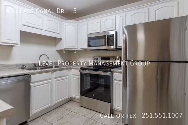 Building Photo - 435 E Canal Dr