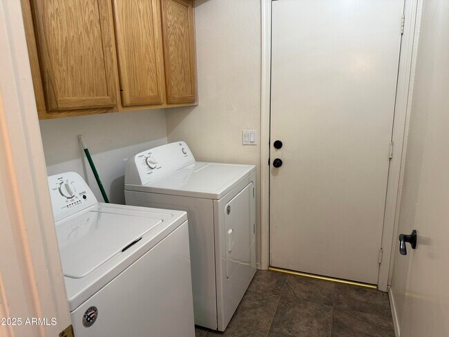 Building Photo - 4629 E Lavender Ln