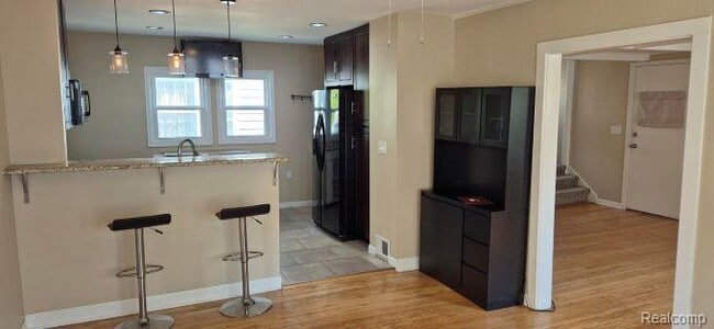 Building Photo - 830 Knowles St