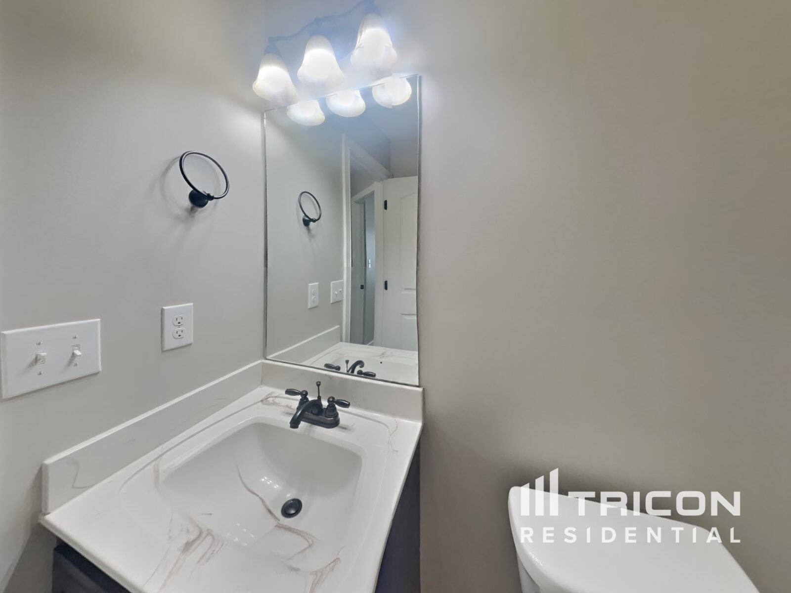 Building Photo - 1123 Freedom Dr