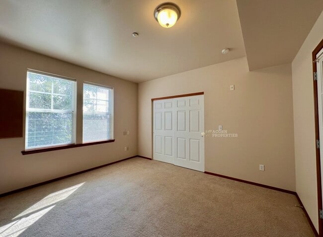 Building Photo - 1850 SW Scenic Heights St