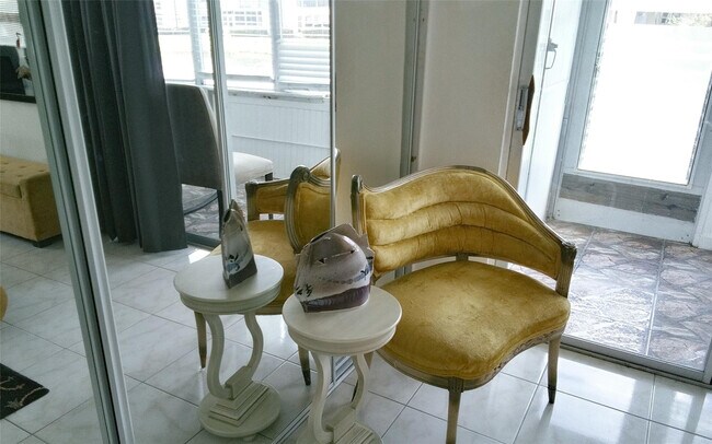 Building Photo - 307 Saxony Dr