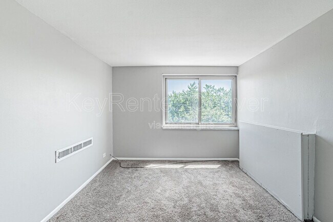 Building Photo - 1366 Garfield St